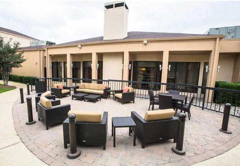 Courtyard By Marriott Dallas Arlington Entertainment District Екстер'єр фото