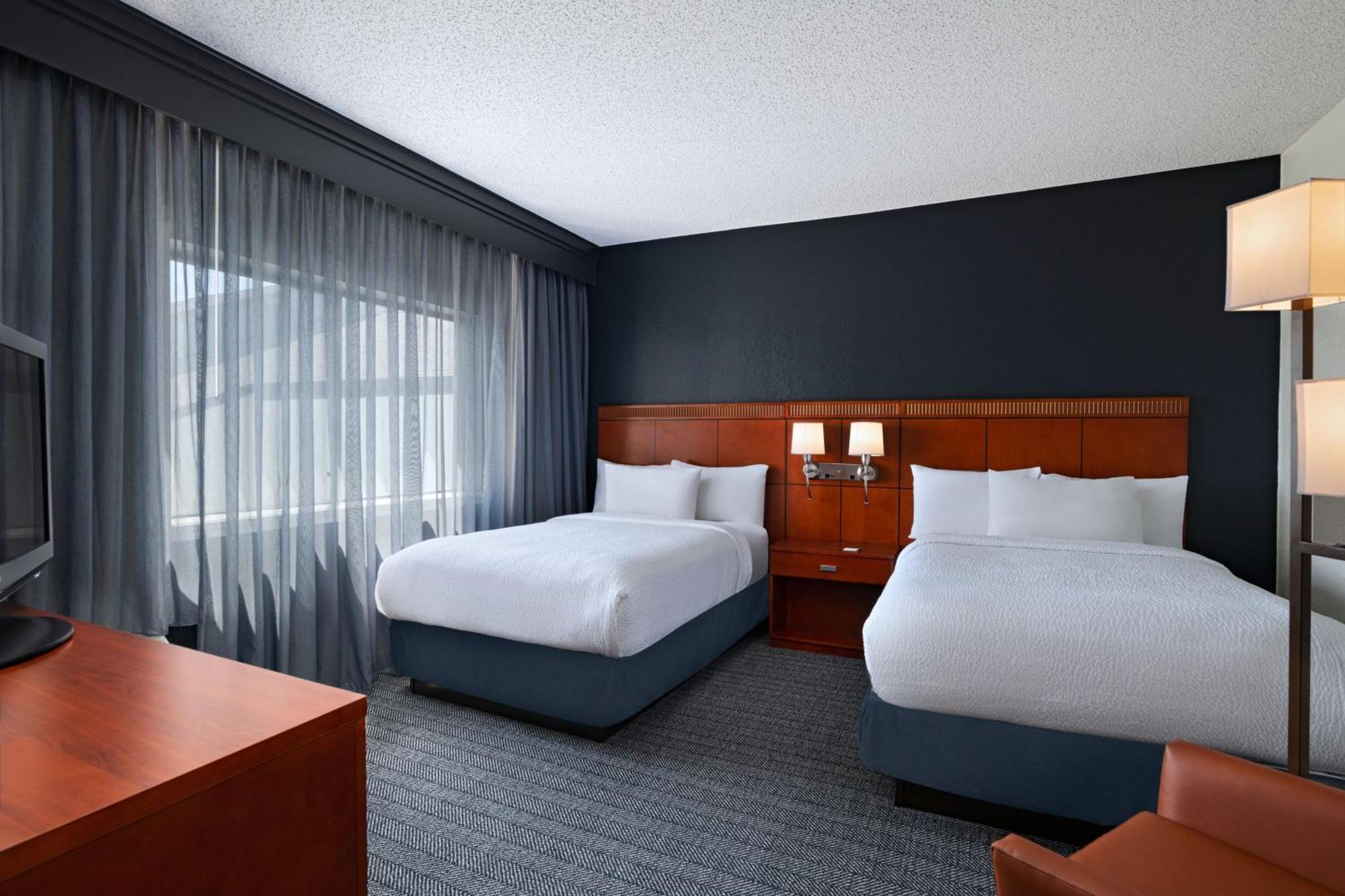Courtyard By Marriott Dallas Arlington Entertainment District Екстер'єр фото