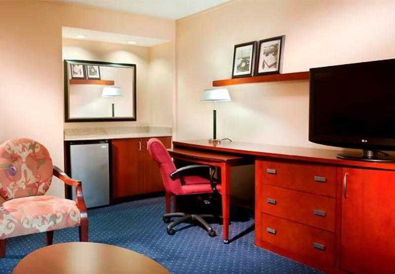 Courtyard By Marriott Dallas Arlington Entertainment District Номер фото