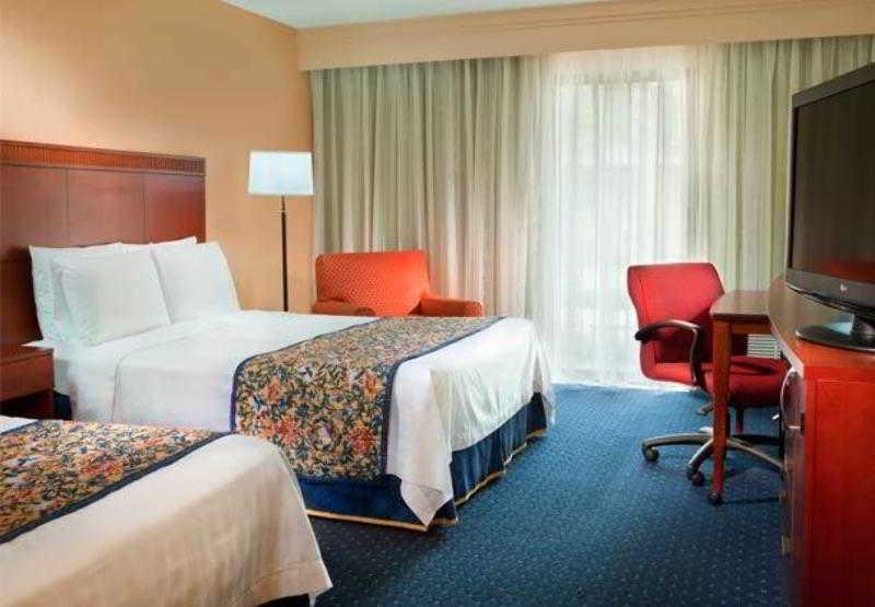 Courtyard By Marriott Dallas Arlington Entertainment District Номер фото
