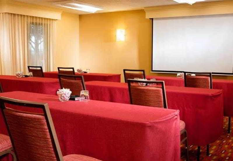 Courtyard By Marriott Dallas Arlington Entertainment District Екстер'єр фото