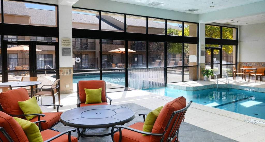 Courtyard By Marriott Dallas Arlington Entertainment District Екстер'єр фото